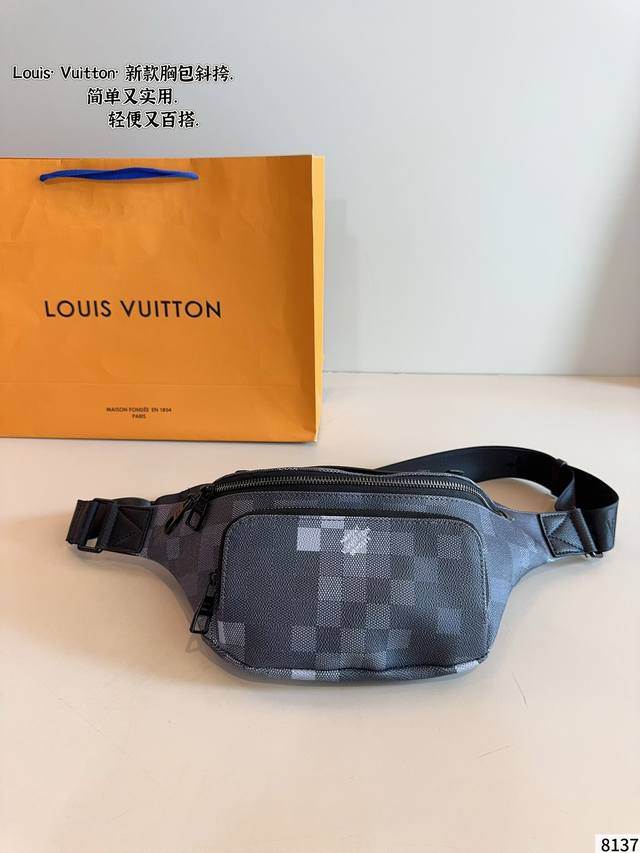 L家 腰包 胸包 亦可单肩背挎或斜挎， 棉质帆布内衬 原单五金+原版皮料！ 尺寸：22*17Cm 搜索Lv 腰包