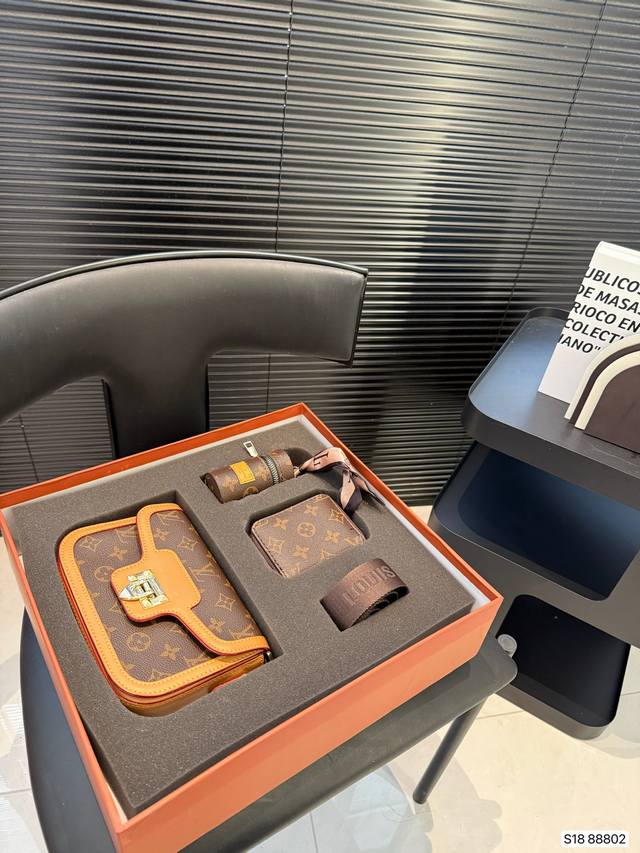 配盒子 Lv 超值套盒 一个包包的价钱买3个 Lv方包口红包钱包丝巾尺寸20 14 货号88802
