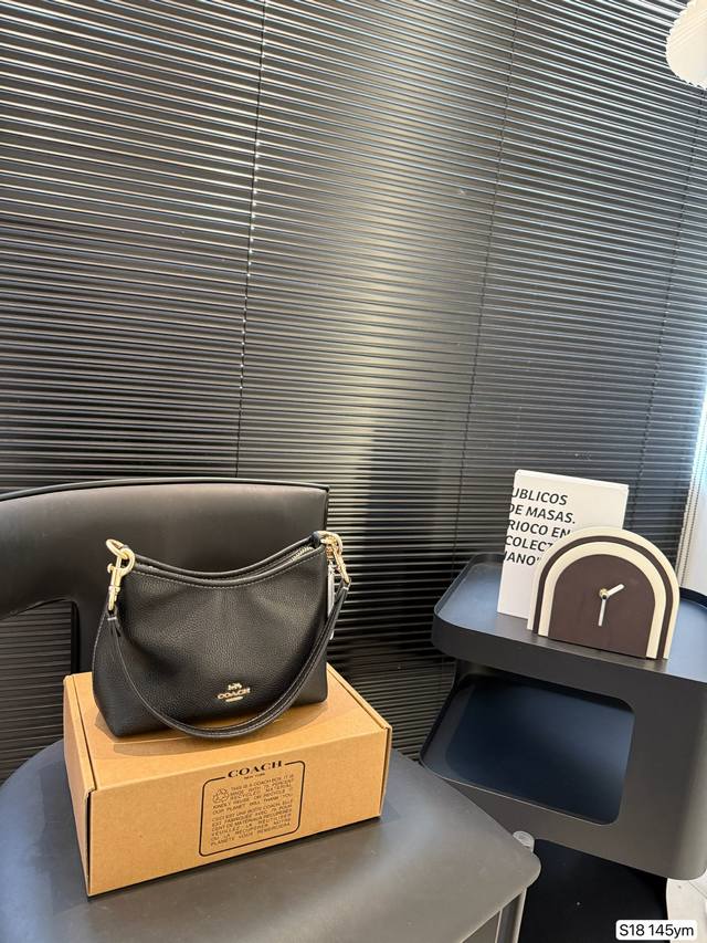 配飞机盒 迷你蔻驰托特包，除了好看还是好看，托特包造型简单又好用关键是超好看，轻便，缤纷又结实。分分钟成为街上最具回头率的时尚单品！尺寸：20 16 货号145