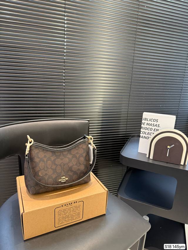 配飞机盒 迷你蔻驰托特包，除了好看还是好看，托特包造型简单又好用关键是超好看，轻便，缤纷又结实。分分钟成为街上最具回头率的时尚单品！尺寸：20 16 货号Y14