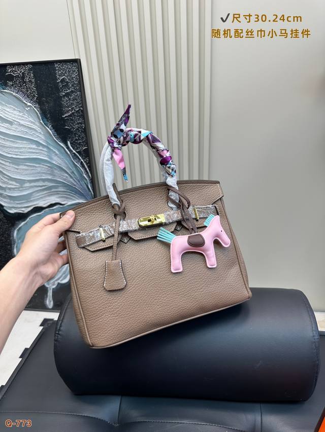 配折叠盒 爱马仕铂金包配丝巾小马挂件 背铂金包的季节来啦 金扣高品质 尺寸30.24Cm