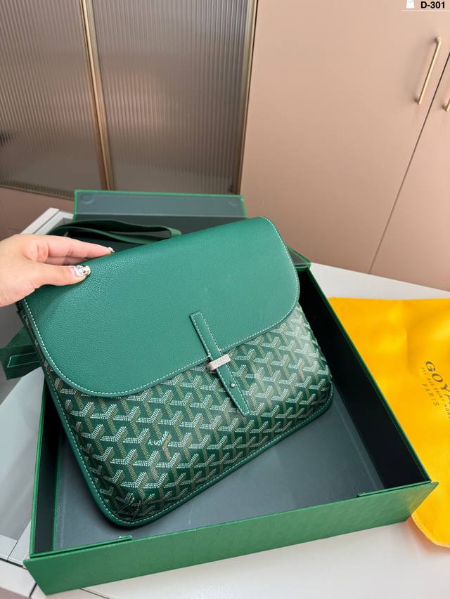 戈雅 邮差包 日常出街背它回头率百分百 就是这种随性慵懒感 D-301尺寸31×23折叠盒