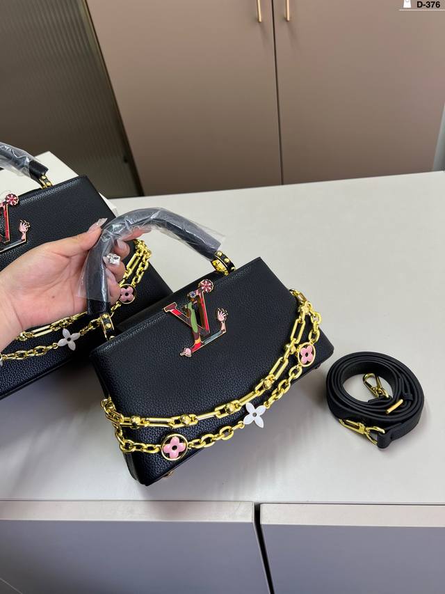 小 Lv路易威登超级百搭的手提包,手提斜挎超级实用,系运动与时装皆可 超大容量 D-376尺寸22×12 27×18折叠盒 小 Lv路易威登超级百搭的手提包,手提斜挎超级实用,系运动与时装皆可 超大容量 D-376尺寸22×12 27×18折叠盒