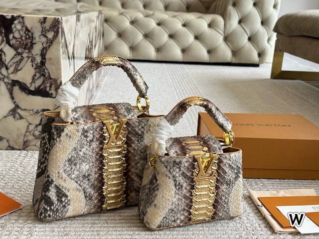 牛皮 、260 折叠盒 Lvcapucines 贵妇包 金色扣五金，超繁琐制作工序，女王范儿必备，Mini款独特超宽背带，经典大Logo设计，结合Monogra