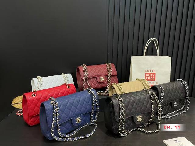 配折叠礼盒 香奈儿 Cf我们一直很用心在做 秒杀其他市面上的货 顶级鱼子酱牛皮 很舒服的一种！ 不管您是谁 稳稳Hold住哦 四季必备单品！ 尺寸：26*16