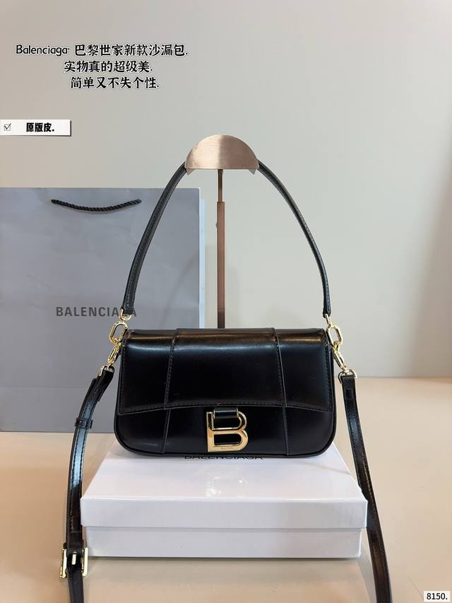 配礼盒. 巴黎世家 Rodeo 沙漏包. 又是一款梦中情包 超柔软的小牛皮 手感极好 可斜挎可腋下！ 真是让人大开眼界 巴黎世家太会设计包了！尺寸：22*4*1