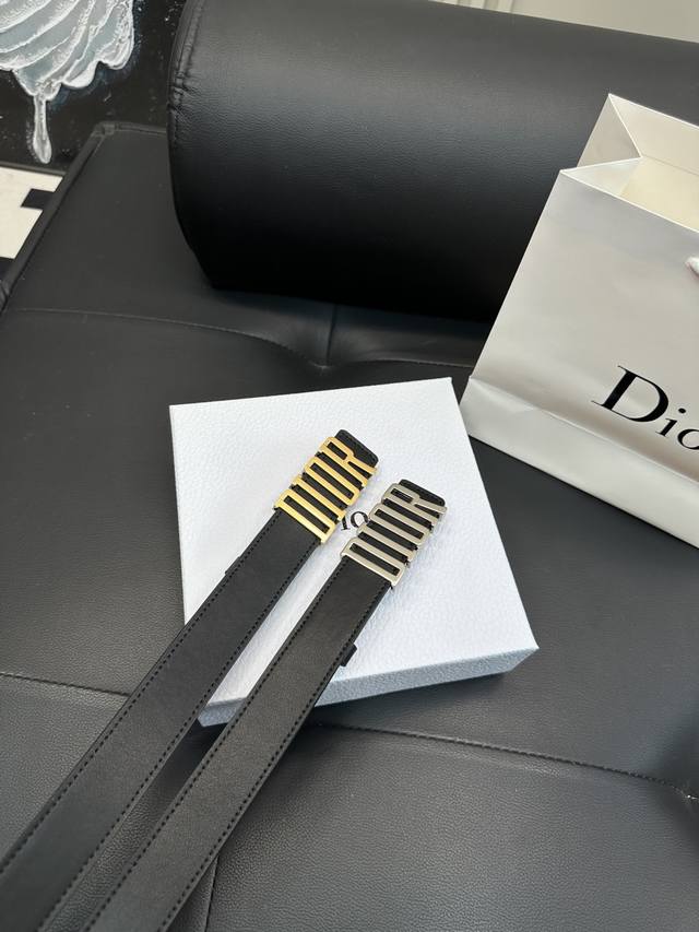 升级版 迪奥Dior！ ！高版本！！全钢带头 腰带 嘿哈 原单牛皮皮带～热门款 皮带里面最火的啦～质量很好 全套包装！五金绝对不褪色 皮带头和专柜一样的哦～ 配
