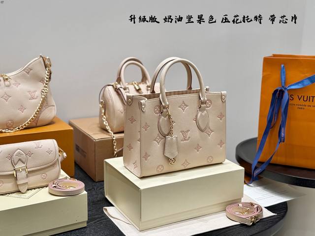 新款 配盒 升级版！带芯片！ Size： 25*20Cm Lv 丛林Onthego 小号Tote托特包 更具风格的Size 可单肩背可斜挎可手提 夏天当然要背可