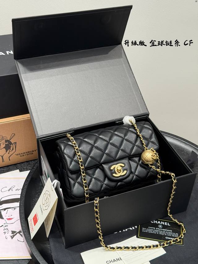 金球 折叠礼盒 升级版！ 尺寸 20*12Cm 香奈儿 Chanel Cf 链条金球方胖子 简直是Yyds,没有人能拒绝金球Cf的美貌，经典著作的王炸颜值，百看