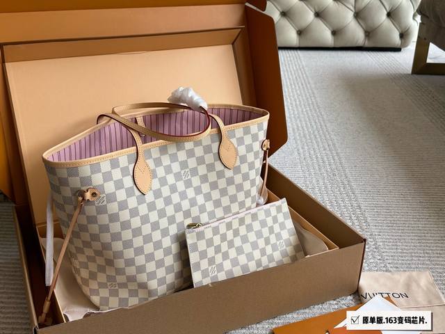 原单复刻 [Neverfull购物袋白格粉里] N41605Lv 家的经典王牌，超大容量的设计作为妈咪包和Ol通勤都是妥妥 滴,出镜率 最高的包款。条纹内衬完全
