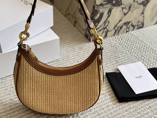 配盒 尺寸：24*20Cm Celine 新款草编腋下包 手拎起Ava就好有气场哟100 高级感超强！ 好看的包包是藏不住的新款Ava