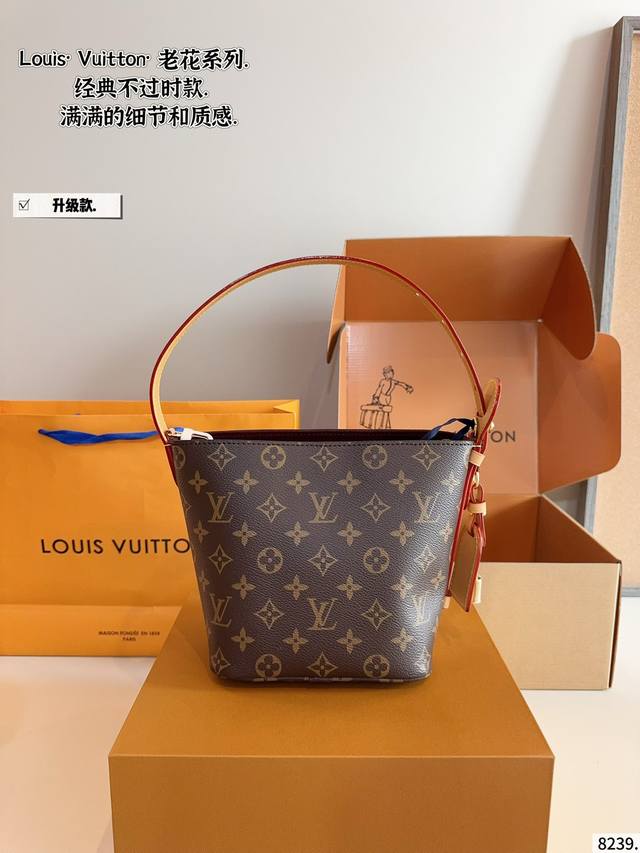 配礼盒. Lv All Inbb 水桶包 氛围感满满的一款 任何搭配都能够轻松驾驭 低调有质感 容量也很可尺寸：17*12*18Cm