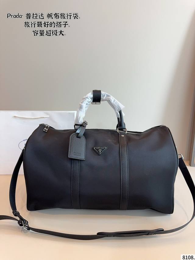 普拉达 旅行袋Prada& 大容量 度假旅行必备 时尚达人必备单品之一 实物绝对惊艳到你尺寸：50*22*29Cm