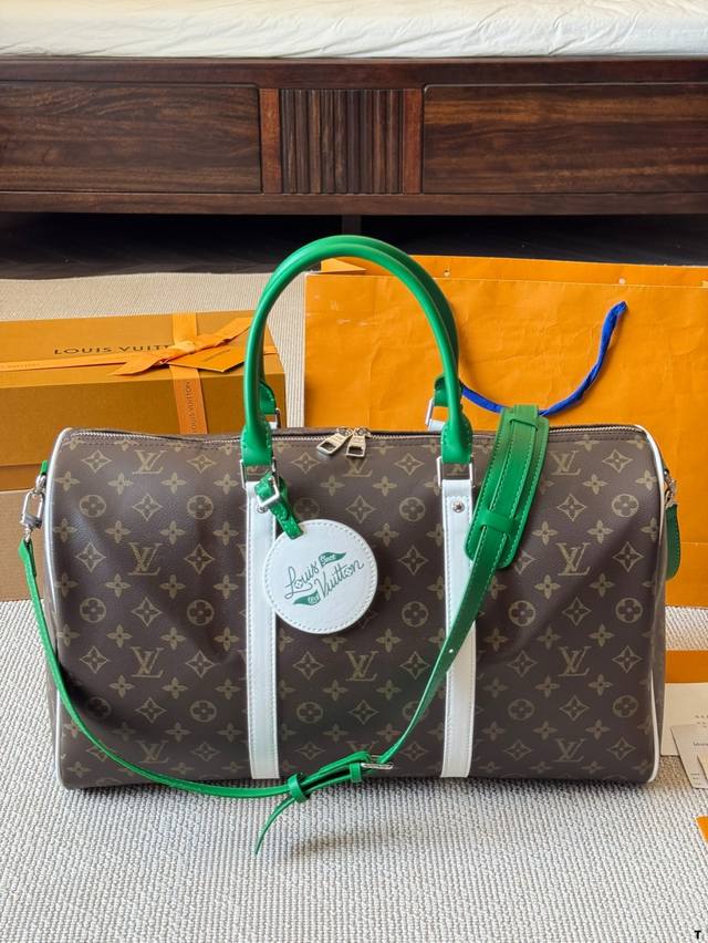 Lv Keepall Bandouliere45旅行袋 超酷中Lv Keepall老花旅行袋 Lvkeepall 出差旅行最常用的一只包 这是超酷的一只包 可以