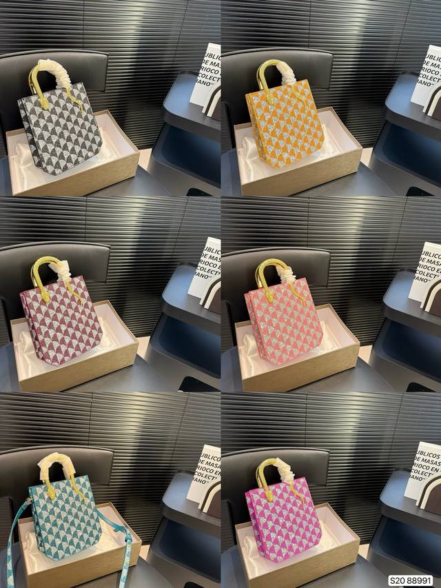 配盒子 这只宝格丽Serpenti Forever系列肩包，不愧是女明星同款~ Day-To-Night太闪耀了叭 好爱，配色好百搭不管什么穿搭都很好看，走在街