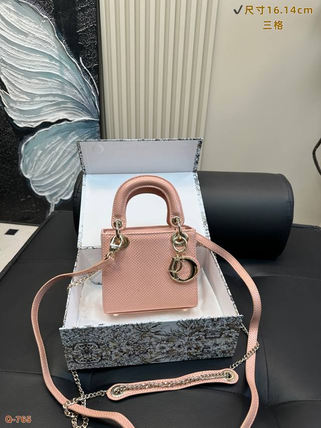 配折叠盒 三格尺寸16.14Cm 迪奥Dior喜马拉蟒蛇纹戴妃包 Diorlady-Life 在澳门威尼斯喜提一款Lady-Life包治百病不是假的含它实在是太