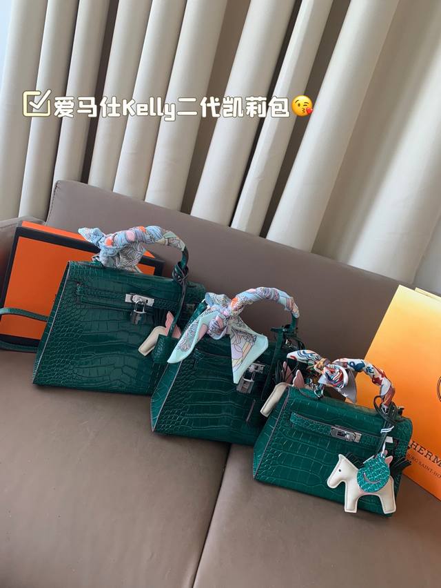 牛皮 尺寸20×13 22×16 25×19折叠盒 爱马仕Kelly二代凯莉包 银扣 高级感满满 经典中的经典 任何搭配都可轻松驾驭