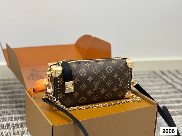 2025早春走秀款横款 小箱子 Lv Side Trunk 谷爱凌 盒子包 箱子包 25新款！是软软的小箱子 很多精致的小细节在里面 大 容量又实用又好凹造型