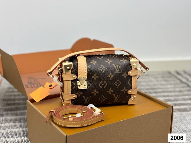 迷你 配礼盒 Size：18.12Cm 超时空爆款 Lv 23王炸新款包Trunk 谷爱凌 走秀小软箱S来了终于 超级洋气 Upupup 搜索Lv 软箱子 盒子