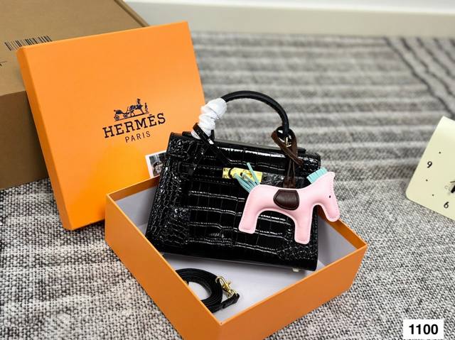 折叠礼盒HermèS凯莉包 漆皮 独家经典火爆出货 集万千宠爱与一身 爱马仕 Birkin凯莉包 专柜万年不下架 原厂激光五金 各路时尚主播 网红 明星不离手