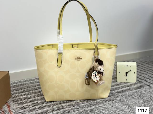 配挂件 Coach & City Tote经典托特包手提单肩 Coach新款 托特包 奥莱款 Coach新款 可手拎 单肩百搭气质 Size：33 27 Cm
