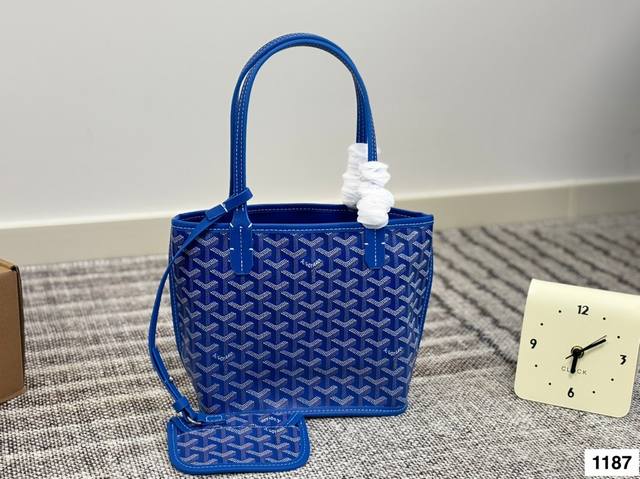 戈雅 购物袋 休闲随性 造型百搭毫不夸张 自重轻 容量大百搭 耐磨耐造 适合非常喜欢那种软糯糯没型儿的姐妹 尺寸：22 20