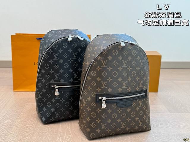 Lv新款双肩包 气场足足的 颜值巨高 日常出街首选 潮酷时尚男孩女孩必入款 尺寸 26 38