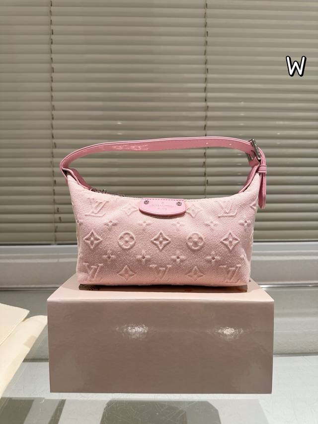 牛仔 Lvsully Hobo 腋下饭盒包 慵懒时髦感拉满 #Lvsully Hobo 腋下包 背多了牛角包 秋冬来个Lvsullyhobo腋下包也不错哦配上大