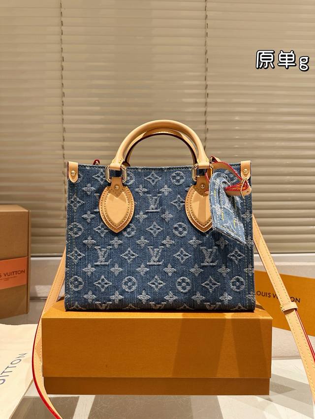 Lv夏日限定 编织与 牛仔的浪漫邂逅，这波新品编织系列如自然的馈赠，以拉菲草编勾勒轻盈轮廓，搭配温润皮革，每一处肌理都流淌着夏日的清新与慵懒，仿若将沙滩与阳光收