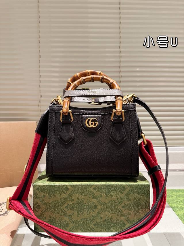 原版皮 小号 Gucci Diana竹节手袋 首发!首发! 经典!经典! 方正廓形!精简百搭! 竹节搭配带扣!经典又个性! Size 小号19 16 原版皮 小号 Gucci Diana竹节手袋 首发!首发! 经典!经典! 方正廓形!精简百搭! 竹节搭配带扣!经典又个性! Size 小号19 16