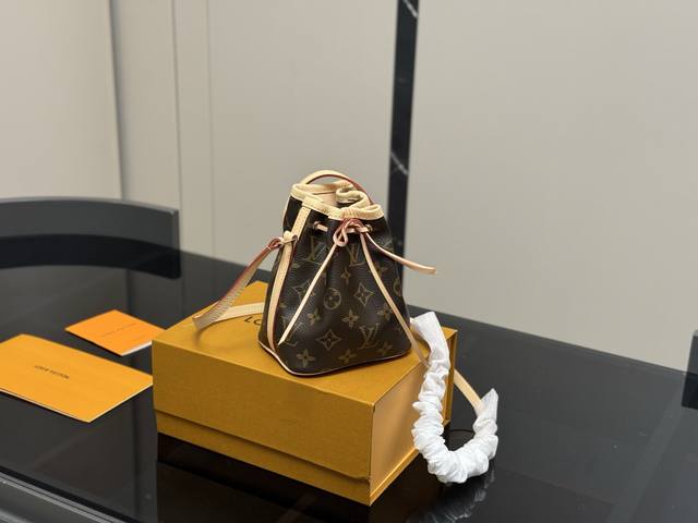 配折叠盒飞机盒 Size：14*16Cm Lv 新款Nano 水桶包 补货刚刚到货！ 老花Ydds！ 快入！快入！