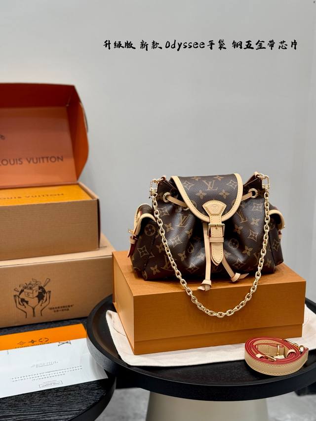 全套礼盒 升级版 钢五金 带芯片！ 尺寸31*23Cm Lv 新款Odyssee手袋水桶腋下包 丹宁牛仔抽绳水桶Lv家经典款之一 别看它花里胡哨，上身真的绝绝子