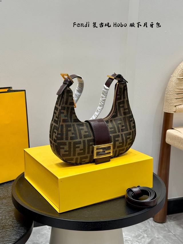 礼盒包装 芬迪Fendi Zucca老花中古风半月Hobo腋下包饺子包 超稀有Mini小号 硬板小号 比大号好看太多了 全网没几只 封帆同款月牙包 上身一秒时髦