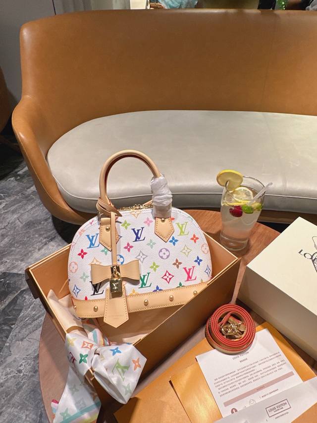 变码芯片 折叠礼盒官网飞机盒 Lv Lv Alma Bb白三彩贝壳包 原版高品质 包包这款Retiro 手袋以标志性的老花面料制成 经典永恒。优雅低调的外形设计
