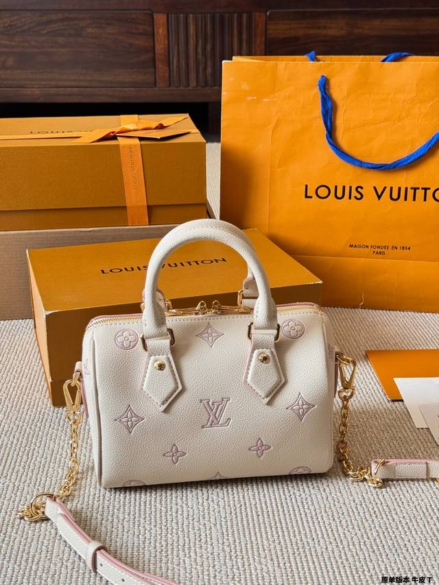 原单版本 牛皮 Lv Speedy 枕头包 版型 内里和专柜毫无差别 真正原版复刻 内里可拆卸 火遍全球的爆款机场大包 机车女神包 明星同款 贵气而充满活力的品