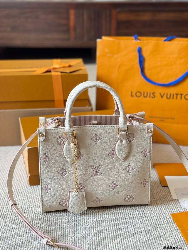 原单版本 牛皮 专柜对版礼盒包装 Lv Onthego 新款丛林包 Onthego绝对是通勤工具包必备单品之一轻盈容量大百搭最最关键不娇气小号的尺寸刚刚好也不像 原单版本 牛皮 专柜对版礼盒包装 Lv Onthego 新款丛林包 Onthego绝对是通勤工具包必备单品之一轻盈容量大百搭最最关键不娇气小号的尺寸刚刚好也不像