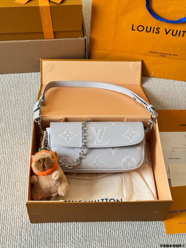 牛皮版本 配挂件 2025新款 Lv 路易威登 Wallet On Chain Ivy腋下包 尺寸22 13Cm