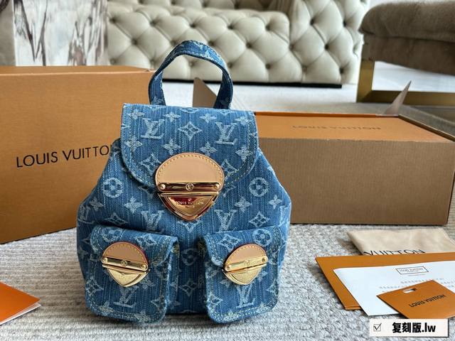 经典重塑团Lv老花牛仔蓝色尊嘟吼吼看 路易威登一月新款 # V老花真的是对牛仔色毫无抵抗力 这次的面料取材 认证棉织就的Monogram Denim帆布，触感及