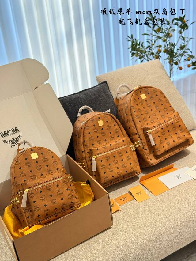Mcm的双肩包 这款背包简直爱不释手 拍照很好看特别出片百搭又时尚四非常有设计感复古风拉满 背..上去也是特别的轻便重点是不会累A 适合学生党、.上班族、 旅行