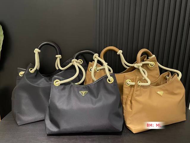 小号 大号 配盒 Prada普拉达托特包购物袋 大方随意 尼龙材质 轻便出行 自重很轻 大容量 尺寸：小号37*25 大号46*37