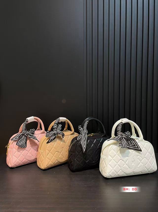 配折叠礼盒 Chanel中古保龄球包 香奈儿Chanel 中古保龄球包 Jennie 同款中古保龄球包 #香奈儿Cf #许愿香奈儿 #Chanel中古包 #奈儿