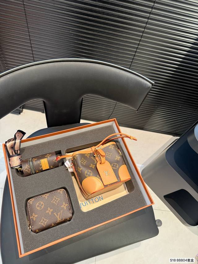 配盒子 Lv 超值套盒 一个包包的价钱买3个 Lv烧麦包口红包钱包丝巾尺寸12 12 货号88804
