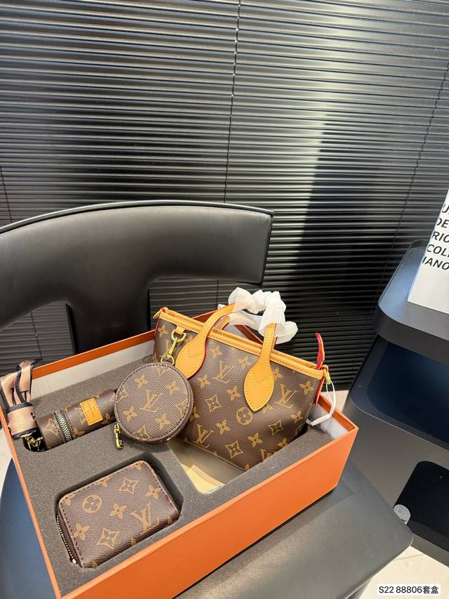 配盒子 Lv 超值套盒 一个包包的价钱买3个 Lv托特包口红包钱包丝巾尺寸18 14 货号88806 配盒子 Lv 超值套盒 一个包包的价钱买3个 Lv托特包口红包钱包丝巾尺寸18 14 货号88806