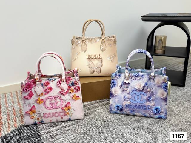 迪奥Dior酷奇Gucci 香奈儿Chanel 丛林辣妈包Onthego 颜值真的超级超级高 时尚感直接拉满 可爱的女孩永远的Yyds 尺寸 :32 26 迪奥Dior酷奇Gucci 香奈儿Chanel 丛林辣妈包Onthego 颜值真的超级超级高 时尚感直接拉满 可爱的女孩永远的Yyds 尺寸 :32 26