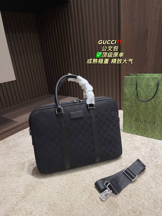 尺寸39*28Cm 酷奇 Gucci 男士公文包 可以手提单肩斜挎 商务休闲都适合 经典永不过时