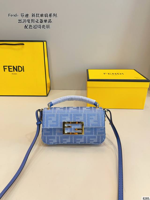 配礼盒. 芬迪 Baguette刺绣法棍包 温润细腻 优雅高级 非常百搭耐看 经典时髦尺寸：19*3*11Cm