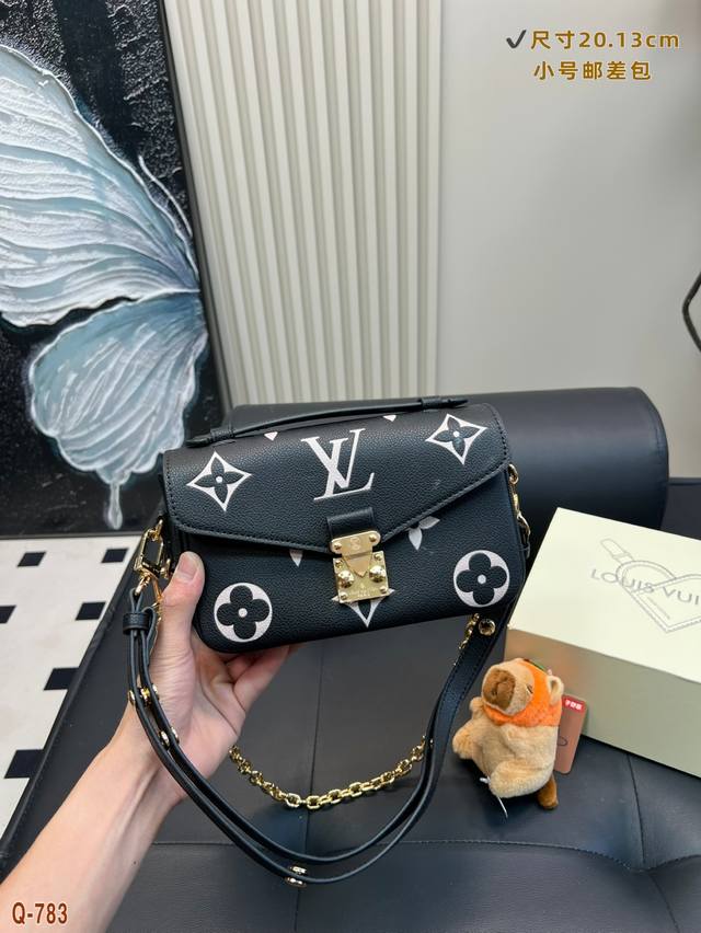 配挂件-折叠盒 Lv Metis 小号链条邮差包一见钟情的小王炸，保留经典的邮差包造型，却增添更多的复古时髦感！ 神仙尺寸，神仙颜值，不仅精致时尚，可以通勤可以