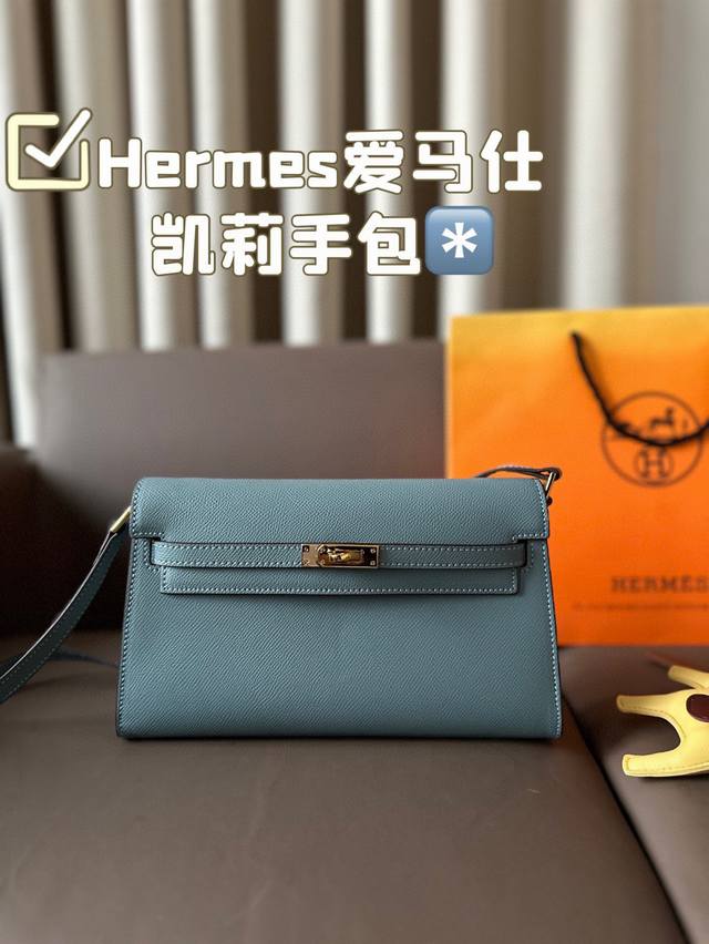 配礼盒 纯皮 Hermes爱马仕 凯莉手包 斜背包 好随意搭配 不管怎么穿随便一背都好看 一点都不挑人很显气质 超有Feel 这款其实很韩风 尺寸25*15