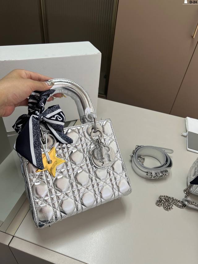 大 迪奥戴妃包 优雅大气 这份质感 小仙女们值得拥有 D-24尺寸20×17 17×14折叠盒