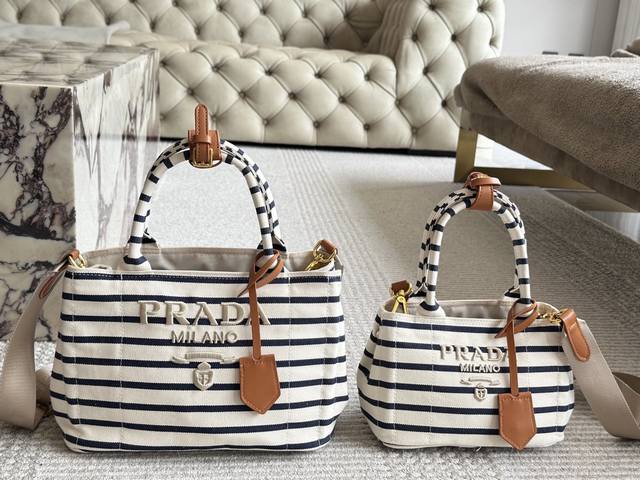 Size：22 14Cm 30 20Cm 又是心动Prada托特的一天. Prad Tote 购物袋 上身满满的高级感！ 日常通勤必备哦！